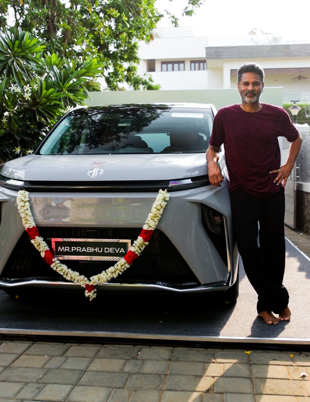 Prabhu Deva Welcomes the MG M9 Presidential Limousine, Blending Luxury with a New Era of Comfort