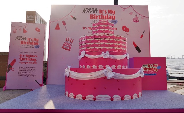 Nykaa Takes Over Bandstand with a Giant Pink Birthday Cake