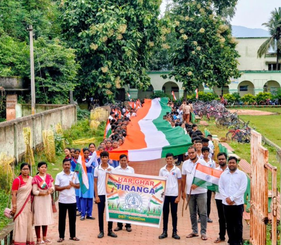 Students and Teachers in Bhubaneswar Join Har Ghar Tiranga Campaign
