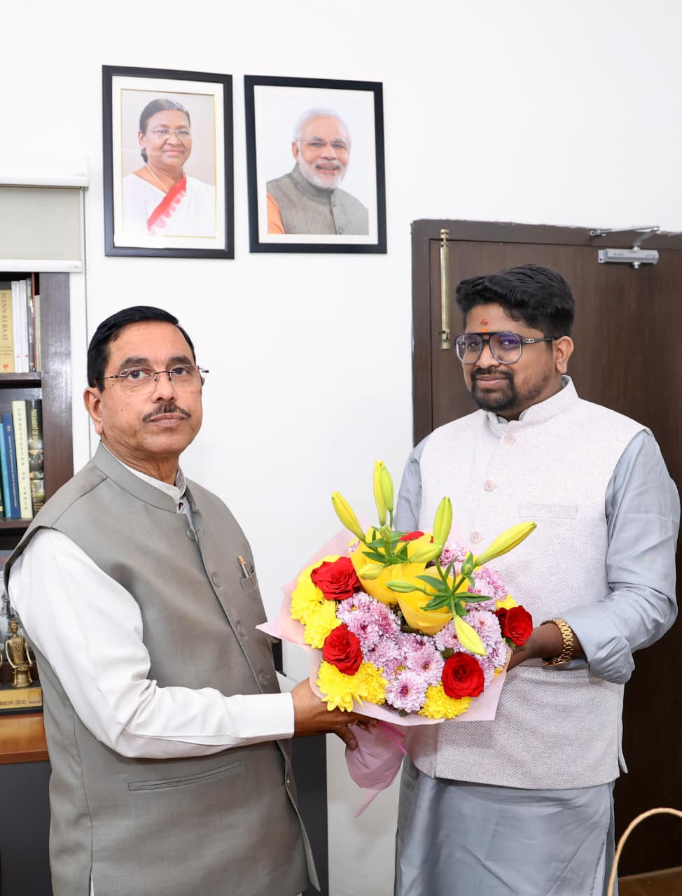 Dr. Bhargav Mallappa Congratulates Shri Prahlad Joshi on His Appointment as Union Minister of Education