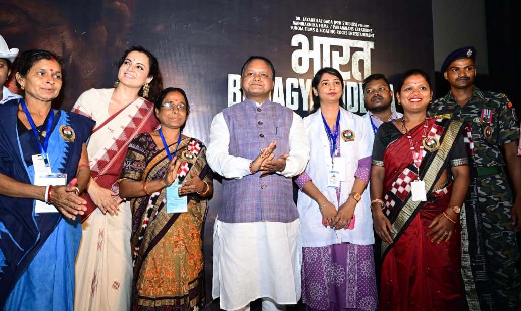 of Kangana Ranaut & Odisha Honourable CM Mohan Charan Majhi Honour Healthcare Heroes at Bharat Bhhagya Vidhaata Screening in Bhubaneswar