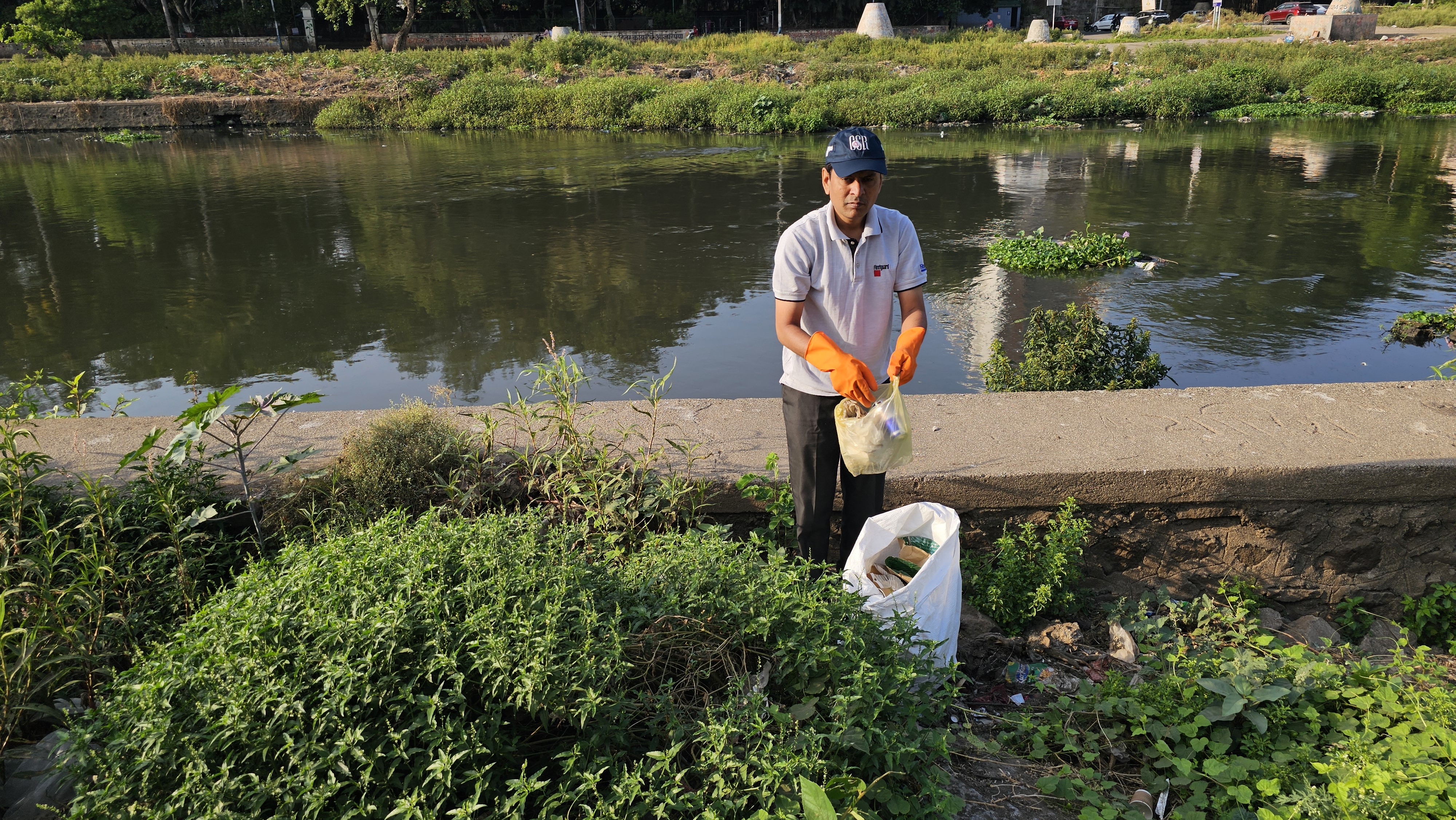Fleetguard Filters Private Limited Conducts River Cleaning Drive at Vruddheshwar Siddheshwar Ghat in Pune