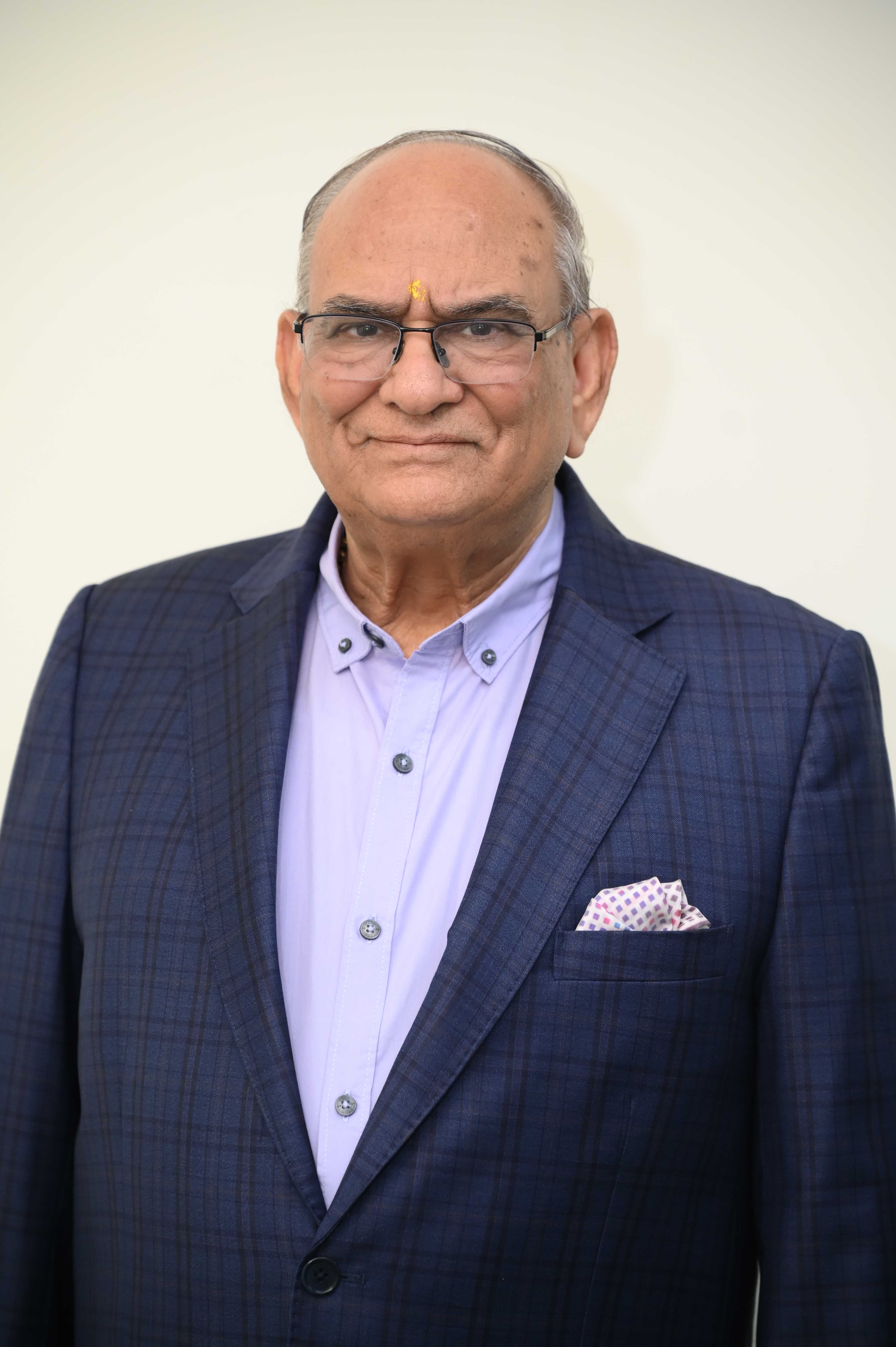 Ishwar Chand Agarwal, Founder & Chairman, Genus Group Honoured with Hurun Industry Achievement Award 2025-26