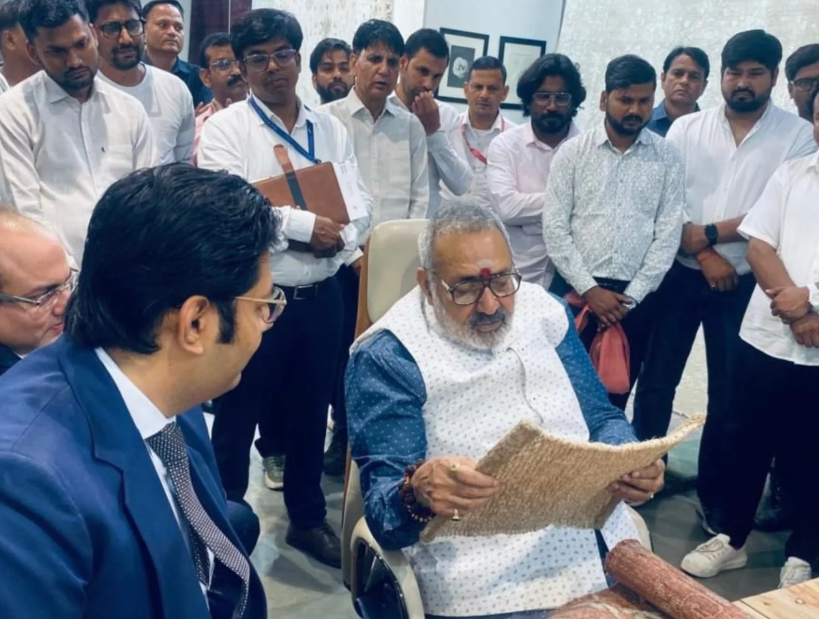 Union Textiles Minister Giriraj Singh Reviews Carpet, Footwear and Technical Textile Sectors in Agra
