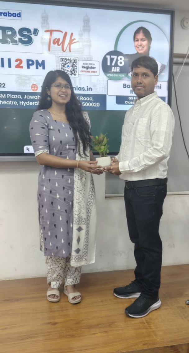 UPSC Topper Laxmi Rachana Inspires Aspirants at Vision IAS Hyderabad Seminar